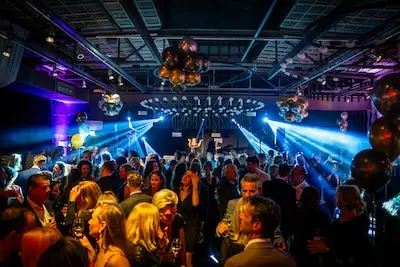 Avondje uit bij Club Vrijdag blijft in trek, ook na bijna 15 jaar