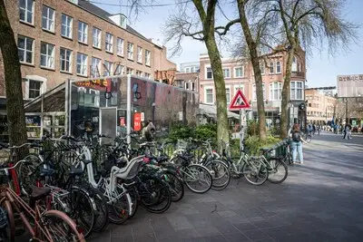 Openbaar toilet in Kerkstraat na drukke dagen altijd kapot: ‘Het is totaal niet hufterproof’