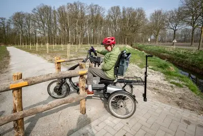 Ria (71) vast bij obstakels en breekt lans voor minder mobiele fietsers in Vessem