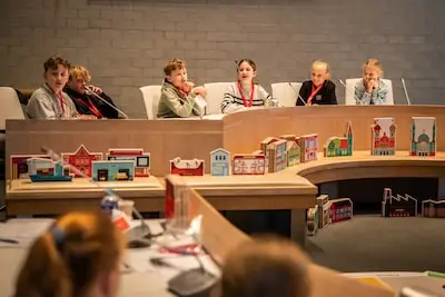 Leerlingen Meester Gijbelsschool bouwen eigen ideale dorp met het spel ‘Democracity’