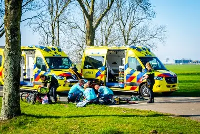 Automobilist laat fietser zwaargewond achter op straat: ‘Reed op hoge snelheid weg’