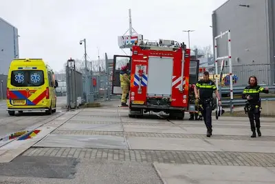Medewerkster Enexis raakt met hand bekneld in Veldhoven, collega's krijgen haar niet bevrijd