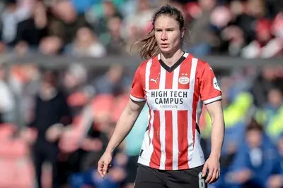 PSV Vrouwen wanhoopt niet als het niet snel scoort en klopt in titelstrijd zo ook AZ