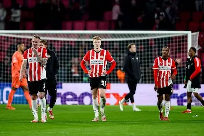 Hoe het fiere PSV zo snel én zo diep kon vallen, waardoor droomtrainer Peter Bosz nu ineens onder flinke druk staat