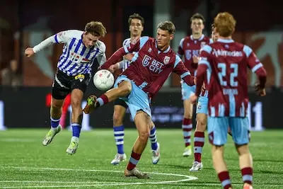 LIVE | Boris van Schuppen neemt FC Eindhoven met twee goals bij de hand: duel met Vitesse in evenwicht