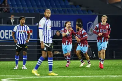 FC Eindhoven stelt opnieuw teleur in eigen huis en speelt gelijk in doelpuntrijk duel met Vitesse