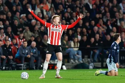 eindhoven 08 03 2025 philips stadium eredivisie football season 2024 2025 during the match psv heerenveen psv player jerdy schouten