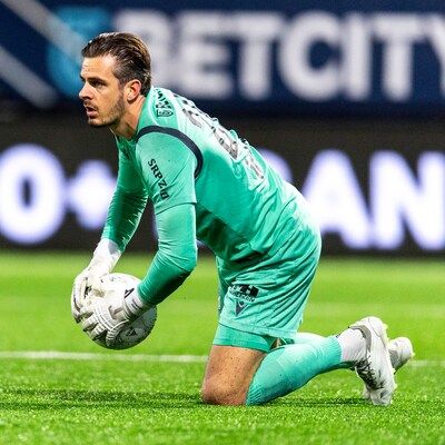 FC Eindhoven-keeper ziet vlak voor tijd ineens een supporter in zijn doel staan: ‘Huh, wat zie ik hiér nu?!’