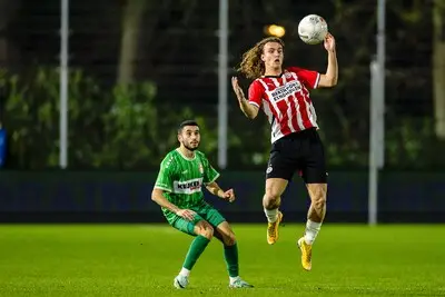 PSV investeert bij de beloften in een nieuwe back