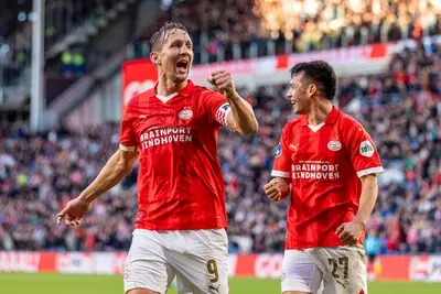 Wederom een zege op de aartsrivaal? Zo verliepen de laatste toppers tussen PSV en Ajax in Eindhoven