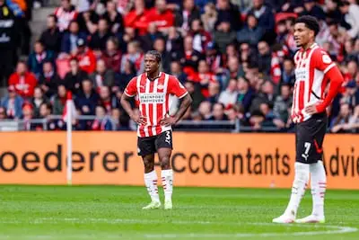 Zeven grote tegenvallers bij PSV, waar de bodem onder een dun laagje vertrouwen even is weggeslagen