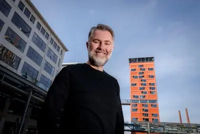 Zo ontdekt nieuwe ED-columnist Niels Guns de mooiste verhalen: ‘Gewoon aanbellen’