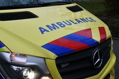 Ambulance met spoed naar Emmalaan in Alphen aan den Rijn