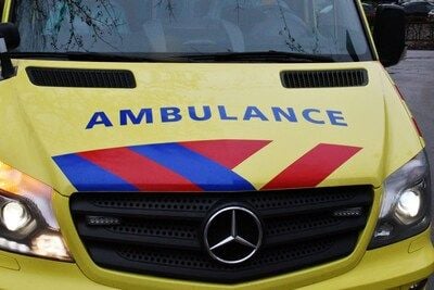 Ambulance met spoed naar W.M.C. Regtstraat in Alphen aan den Rijn