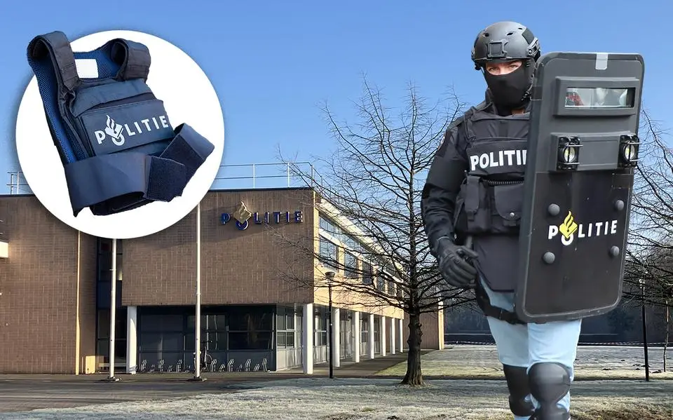 Bestolen politie: ‘Kogelwerende vesten mogen niet in auto blijven op onbewaakt terrein’