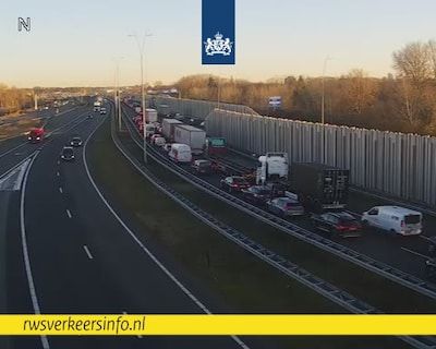 Ongeluk met drie auto’s op A2 bij Best: file richting Eindhoven, maar snelweg is niet meer dicht