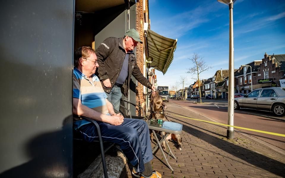 Jan (61) en Richard (65) gaan ’s avonds niet over straat op het Vliet in Leeuwarden. ‘Je moet de ellende niet opzoeken’