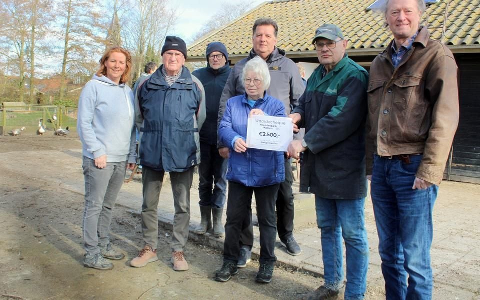 Bijdrage Enerzjykoöperaasje Mei-inoar Grien voor hoenderparkje Hallum