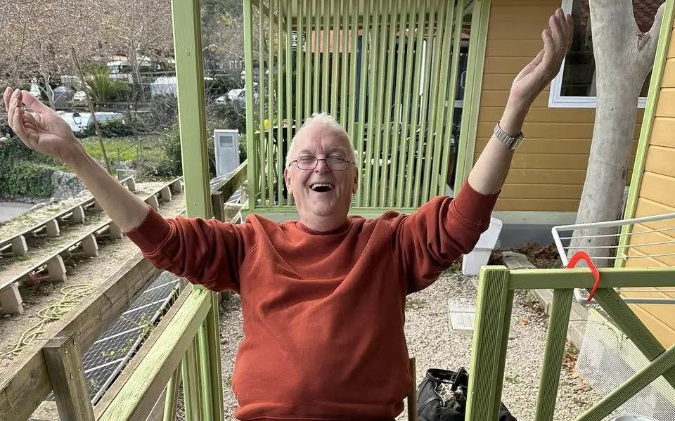 De twee kanten van dj Franck (77) uit Sneek: boos op de wereld, zorgzaam voor iedereen