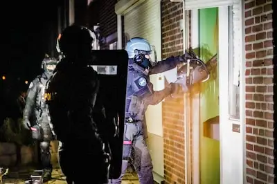 Zes arrestaties in grote Eindhovense drugszaak: dure horloges, tassen, taxi's en 27.000 euro cash in beslag genomen