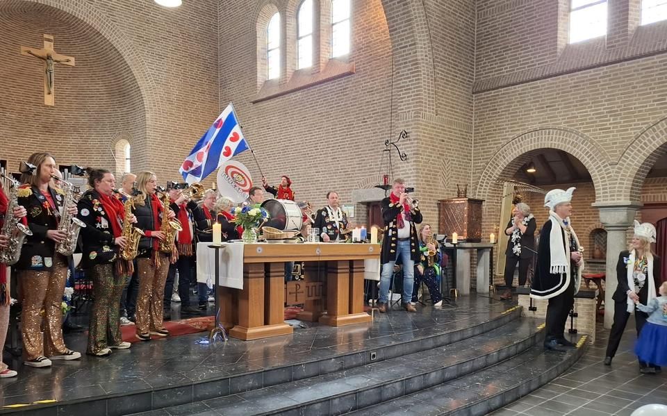 Carnaval maakt van Brabants Berlicum een hossend stukje Friesland: tijdens mis daverde Friese volkslied door de kerk