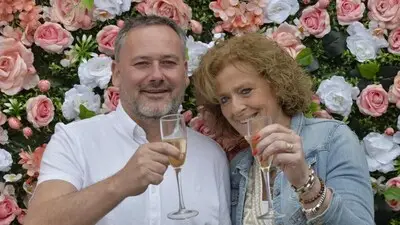 Tilburgse webshop Evaly bestaat twintig jaar: 'De slaapkamer en schuur staan helemaal vol met kousen'
