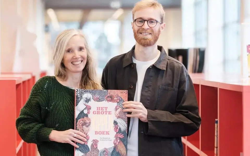 ‘Het grote kippenboek’ van Groninger illustrator Jan Hamstra wint Vlaamse publieksprijs