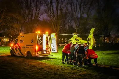 Man ernstig verbrand bij ongeluk in woning Eindhoven, politie heeft moeite om wijkbewoners op afstand te houden