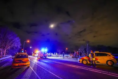 Twee fietsers ernstig gewond bij botsing op viaduct in Nuenen, traumaheli gealarmeerd
