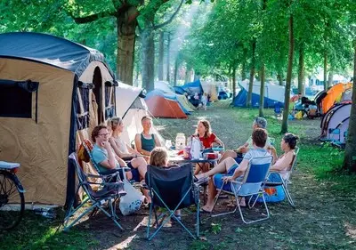 Vakantie voor iedereen! Hier doneer je je oude tent voor het goede doel