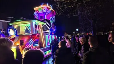 Even nagenieten! Dit was de Helmondse Lichtjes Parade 2025 (foto's)