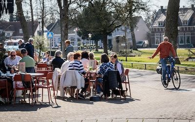 Ruim 21 graden in Brabant: eerste officiële warme dag van het jaar, terrassen vol