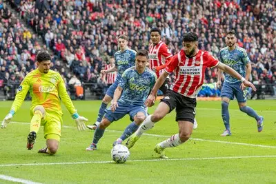 LIVE | PSV zet Ajax opnieuw onder hevige druk, maar weet nog niet te scoren