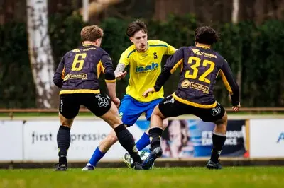 Dit zijn de uitslagen, doelpuntenmakers en wedstrijdverslagen van het amateurvoetbal op zondag