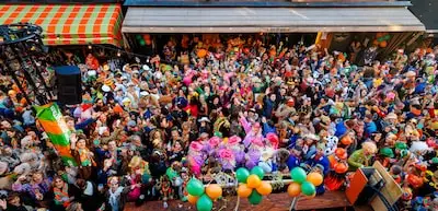 LIVE Carnaval in Brabant | Zonnige maar koude carnavalszondag: Prins arriveert per trein in Den Bosch