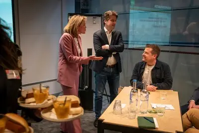CDA Tilburg trapt verkiezingscampagne af met bezoek partijleider Bontenbal: ‘We willen die goede vibe ook naar Tilburg halen’