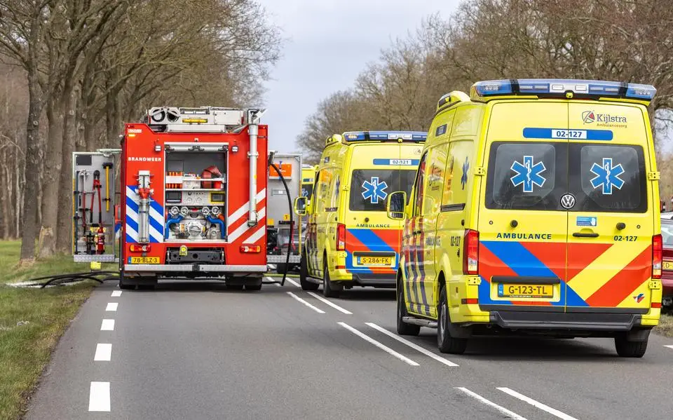 Meerdere gewonden bij ernstig ongeval op N351, Stellingenweg dicht tussen Wolvega Oosterwolde