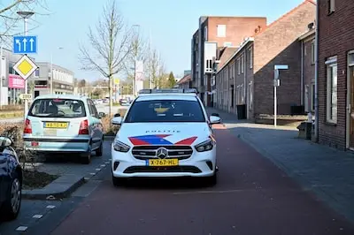 Man (67) uit Tilburg voor eigen voordeur beroofd van gouden sieraden met slinks trucje