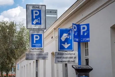 Betaald parkeren in grote delen van Tilburg-Noord en -West, ‘maar waarom wordt de burger niets gevraagd?