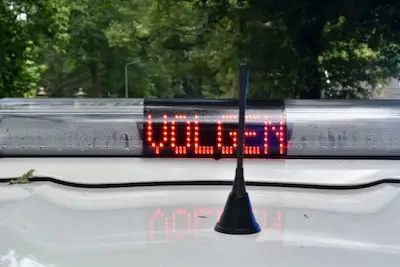 Tilburger krijgt volgteken van politie en gaat dan plots midden op A59 bij Raamsdonk stilstaan