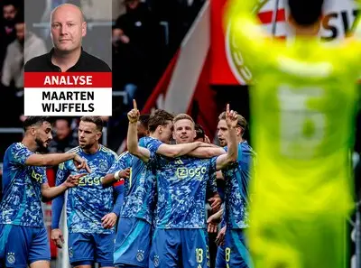 Ajax slaat PSV juist in het hol van de leeuw knock-out in titelstrijd