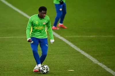 Bosz komt met verrassing bij PSV en geeft Babadi de kans tegen Arsenal