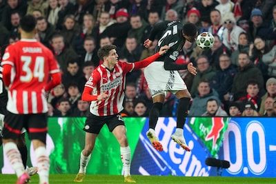 LIVE | Wat een kans voor PSV! Saibari raakt het aluminium en laat Arsenal ontsnappen