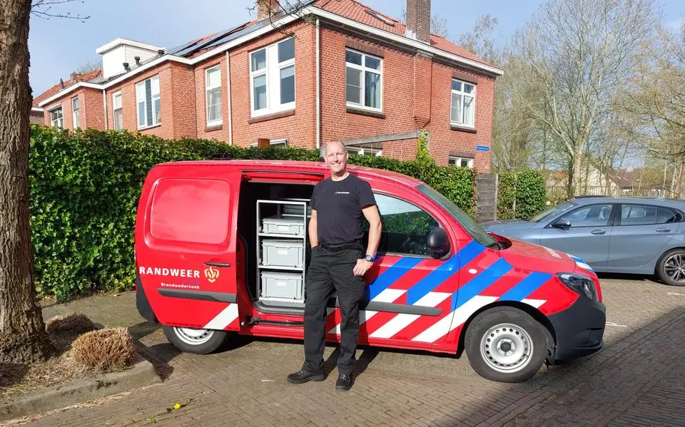 Deze brandonderzoeker staat woensdag tussen de resten van Zayn in Leeuwarden. Hoe gaat hij te werk?