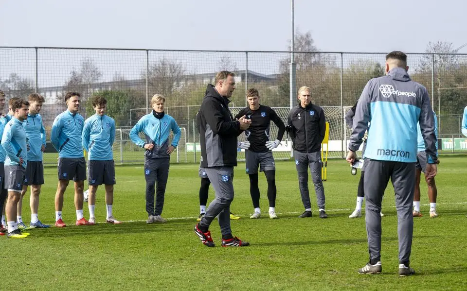 Robin Veldman gaat niet als een olifant door porseleinkast bij SC Heerenveen, maar wil stapsgewijs veranderen
