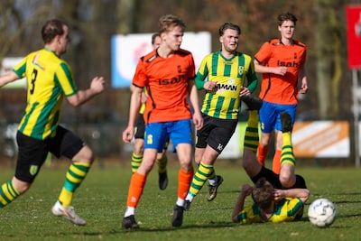 Dit zijn de uitslagen, doelpuntenmakers en wedstrijdverslagen van het amateurvoetbal op zondag