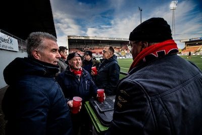 Boze supporters na gesprek met Helmond Sport over hoge prijzen: ‘Het is lastig, maar we moeten door’