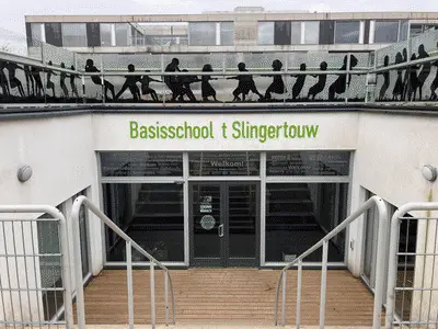 Leraren met hoofdpijn, astma en haaruitval slaan alarm om vocht en schimmel in Eindhovense school