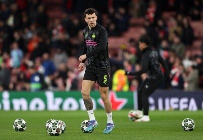 LIVE | PSV-spelers zoeken de kleedkamers op: kunnen de Eindhovenaren de Champions League-eer redden bij Arsenal?