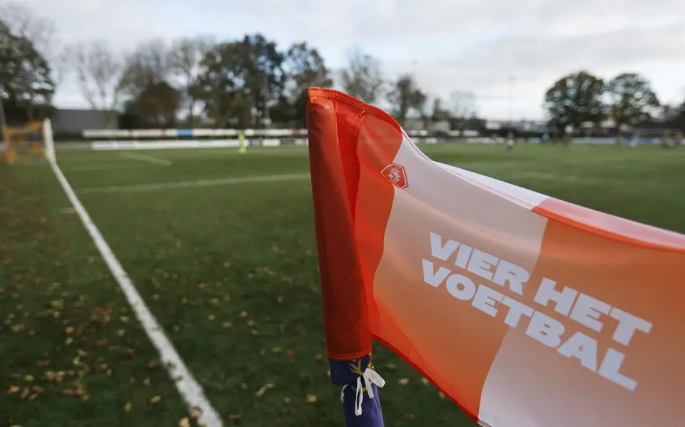 KNVB schorst speler Frisia die in wedstrijd tegen Zeerobben grensrechter klap gaf voor 3 jaar